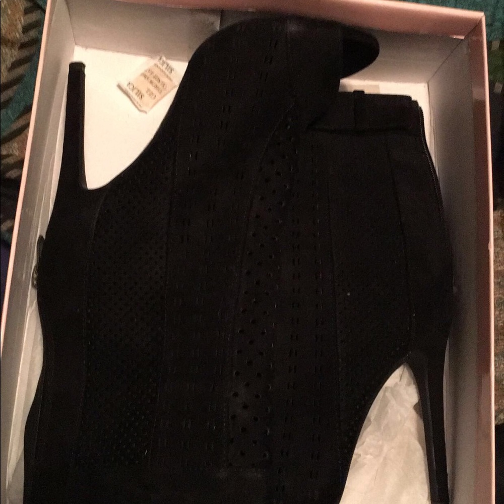 Boots - Picture 2 of 3